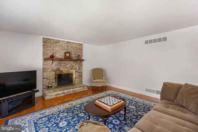 119 E WILKERDEAN DR E, Newark, DE 19711