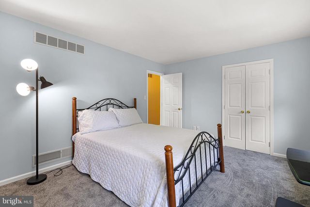 119 E WILKERDEAN DR E, Newark, DE 19711