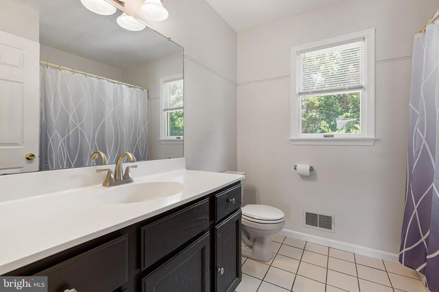 119 E WILKERDEAN DR E, Newark, DE 19711