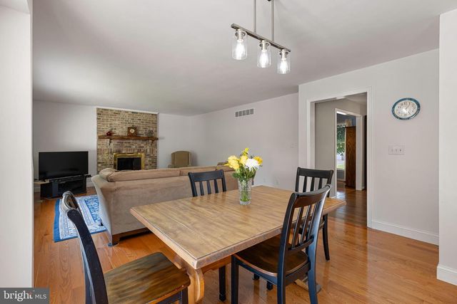 119 E WILKERDEAN DR E, Newark, DE 19711