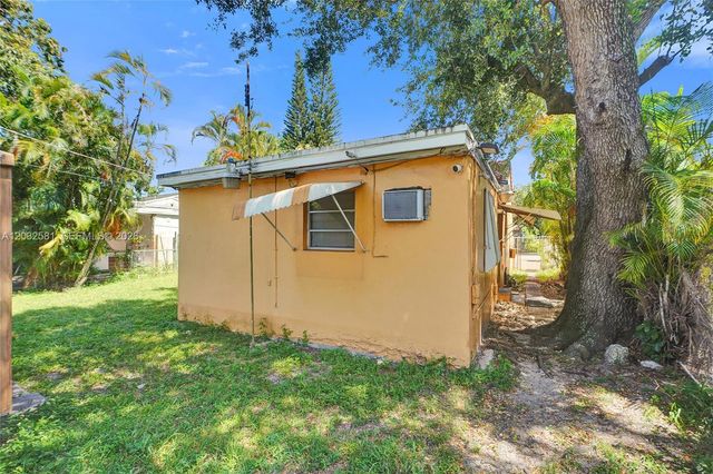 555 NW 46th Street, Miami, FL 33127