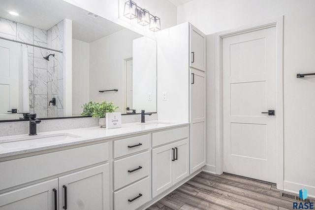 6416 S Hannby Trl Trail, Sioux Falls, SD 57106