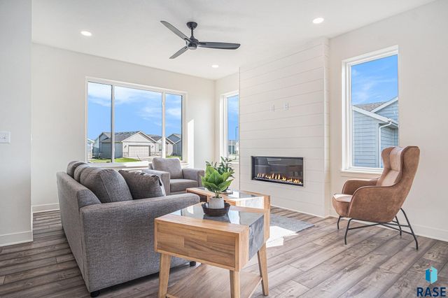 6416 S Hannby Trl Trail, Sioux Falls, SD 57106