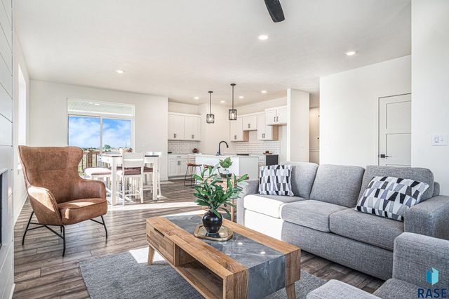 6416 S Hannby Trl Trail, Sioux Falls, SD 57106