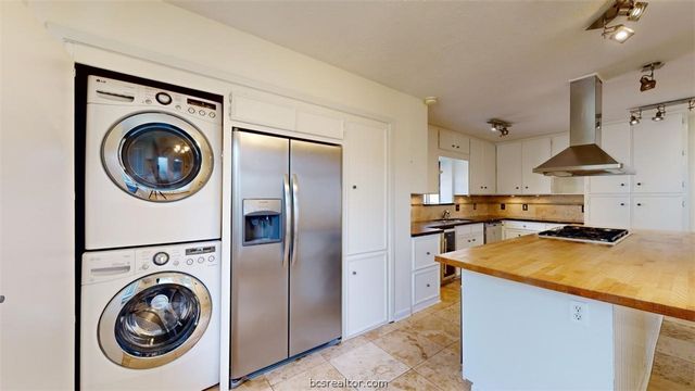 3004 Gleneagles Court, Bryan, TX 77802