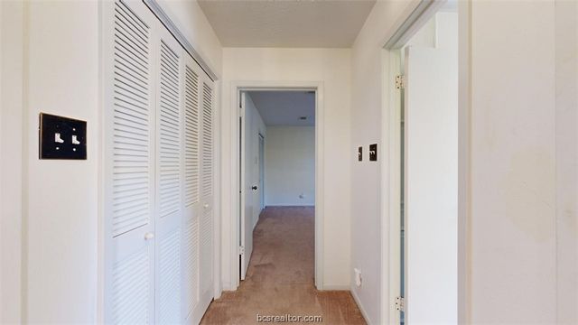 3004 Gleneagles Court, Bryan, TX 77802