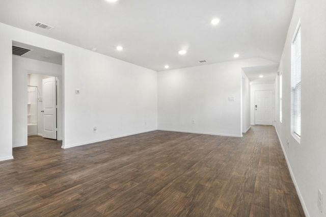 216 Calgary LN, San Marcos, TX 78666