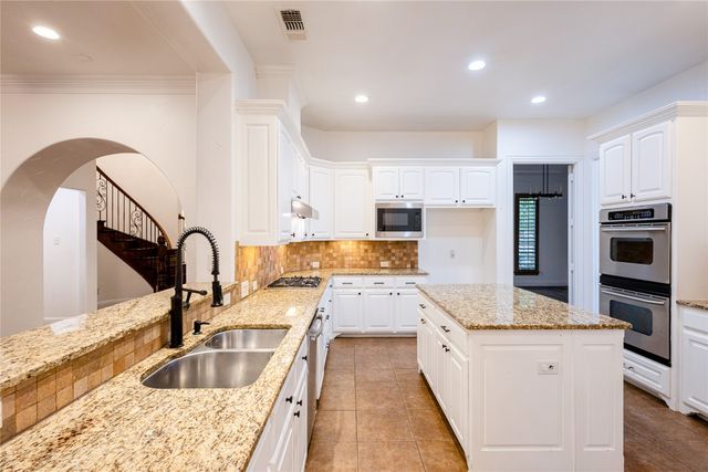 2408 Lady Of The Lake Boulevard, Lewisville, TX 75056