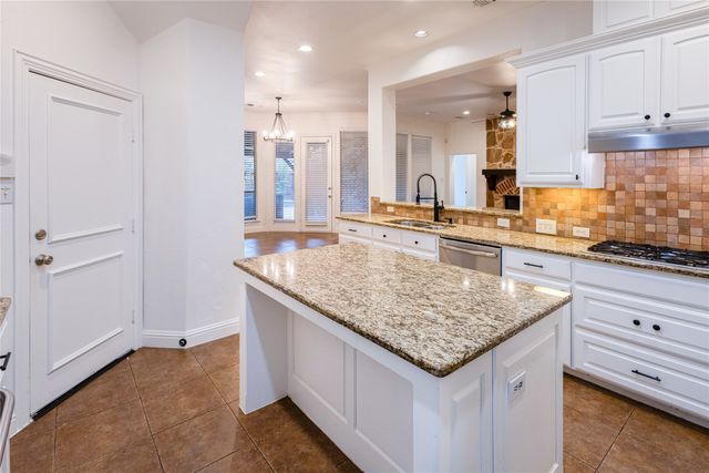 2408 Lady Of The Lake Boulevard, Lewisville, TX 75056