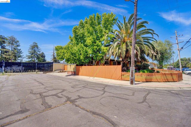 2801 Richard Ave, Concord, CA 94520