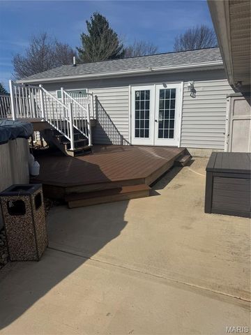 1014 E Mill Street, Staunton, IL 62088