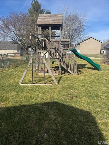 1014 E Mill Street, Staunton, IL 62088