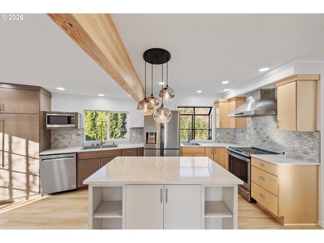 66599 QUAIL Rd, North Bend, OR 97459