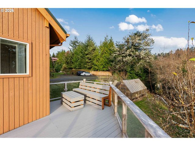 66599 QUAIL Rd, North Bend, OR 97459