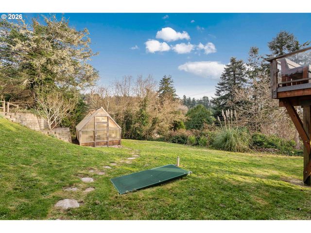 66599 QUAIL Rd, North Bend, OR 97459