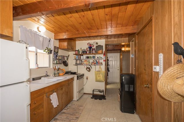 33075 Blue Bird Lane, Running Springs, CA 92382