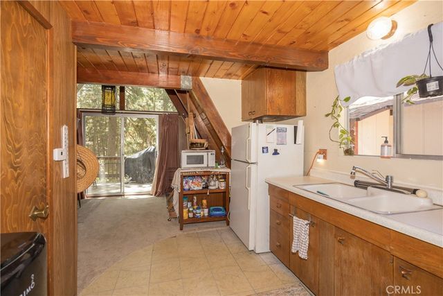 33075 Blue Bird Lane, Running Springs, CA 92382