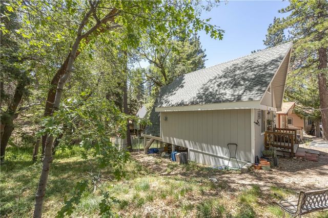 33075 Blue Bird Lane, Running Springs, CA 92382
