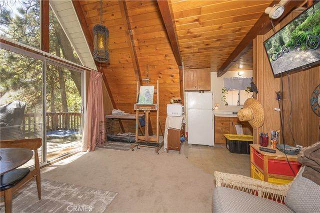 33075 Blue Bird Lane, Running Springs, CA 92382
