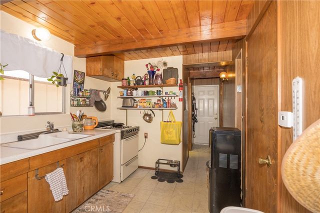 33075 Blue Bird Lane, Running Springs, CA 92382