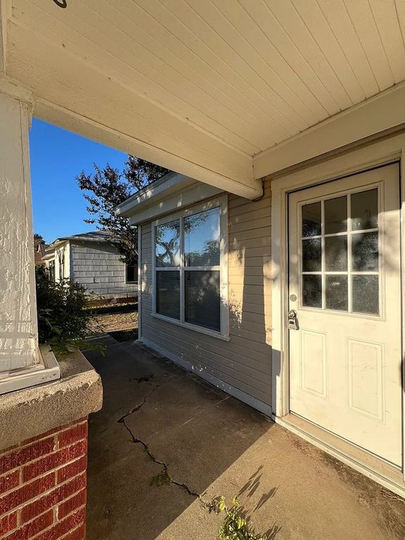 Image 2 of property listing at 110 N Harrison Street, San Angelo, TX 76901