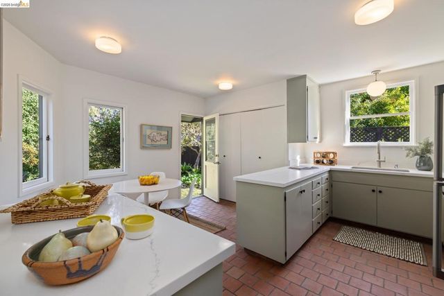 1668 San Lorenzo Ave, Berkeley, CA 94707
