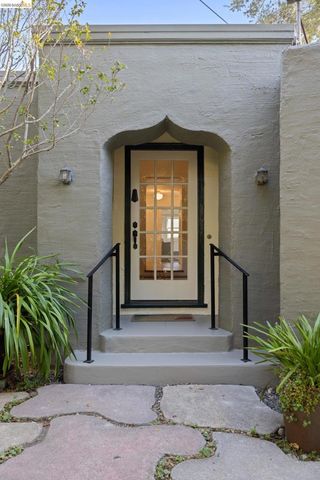 1668 San Lorenzo Ave, Berkeley, CA 94707