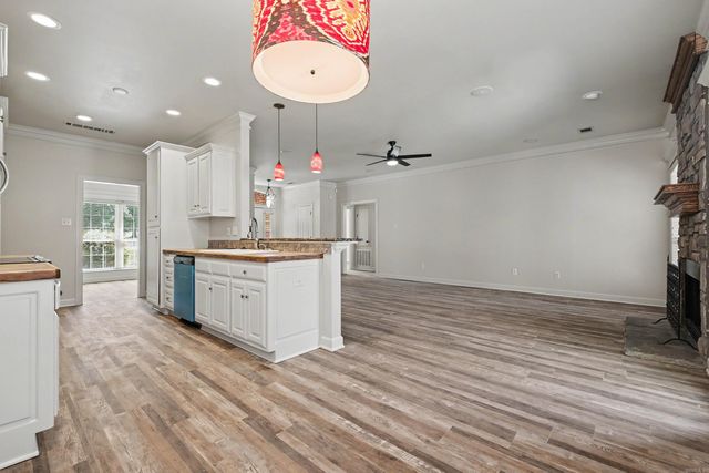 15420 Taylor Loop, Little Rock, AR 72223