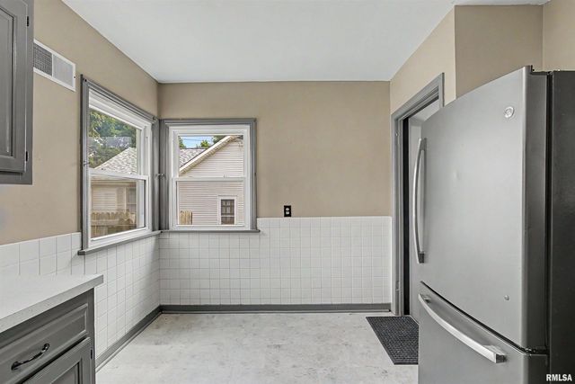 2227 W CALLENDER Avenue, West Peoria, IL 61604