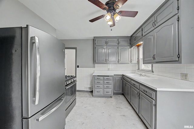 2227 W CALLENDER Avenue, West Peoria, IL 61604