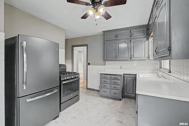 2227 W CALLENDER Avenue, West Peoria, IL 61604