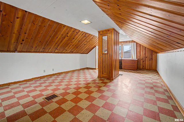 2227 W CALLENDER Avenue, West Peoria, IL 61604
