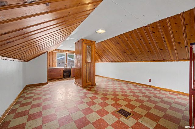 2227 W CALLENDER Avenue, West Peoria, IL 61604