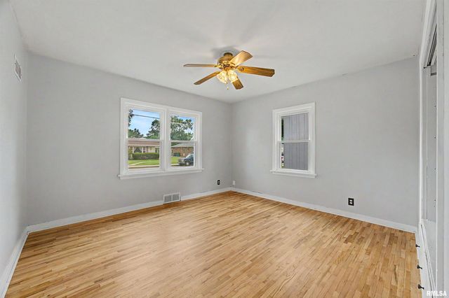 2227 W CALLENDER Avenue, West Peoria, IL 61604