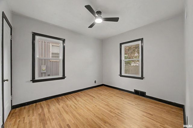 2227 W CALLENDER Avenue, West Peoria, IL 61604