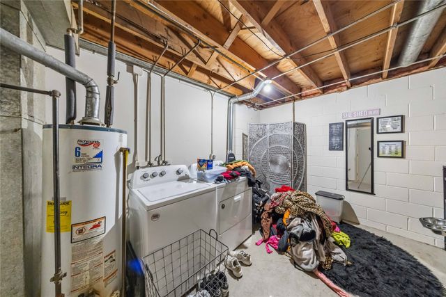 815 E Mckinley Avenue, Des Moines, IA 50315