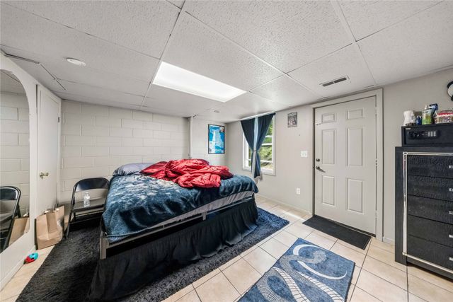 815 E Mckinley Avenue, Des Moines, IA 50315