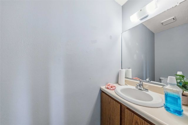 815 E Mckinley Avenue, Des Moines, IA 50315