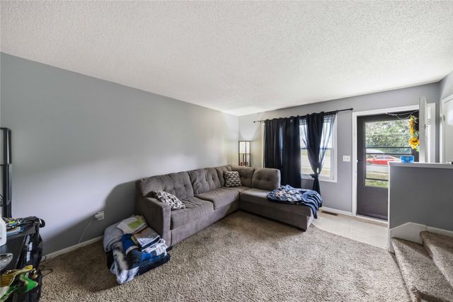 815 E Mckinley Avenue, Des Moines, IA 50315