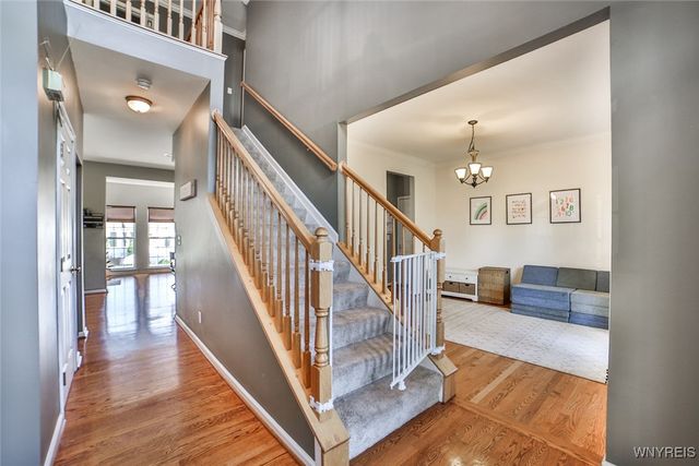 17 Creekwood Drive, Lancaster, NY 14086