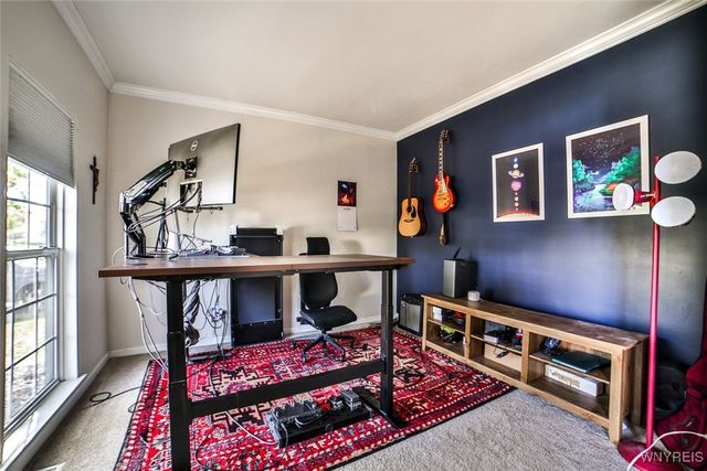 17 Creekwood Drive, Lancaster, NY 14086