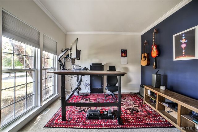 17 Creekwood Drive, Lancaster, NY 14086