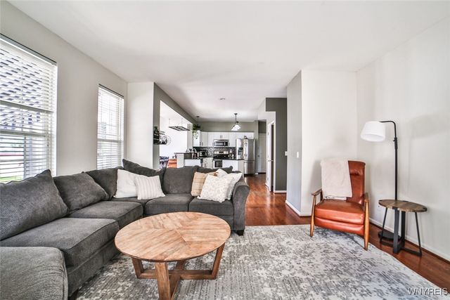 17 Creekwood Drive, Lancaster, NY 14086