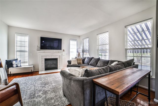 17 Creekwood Drive, Lancaster, NY 14086