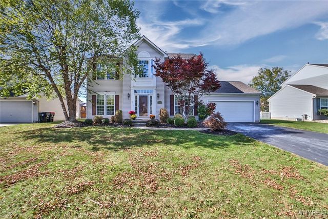 17 Creekwood Drive, Lancaster, NY 14086