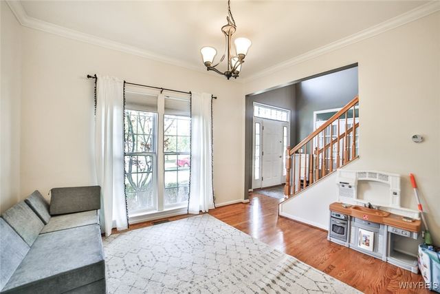 17 Creekwood Drive, Lancaster, NY 14086