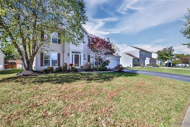 17 Creekwood Drive, Lancaster, NY 14086