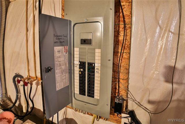 17 Creekwood Drive, Lancaster, NY 14086