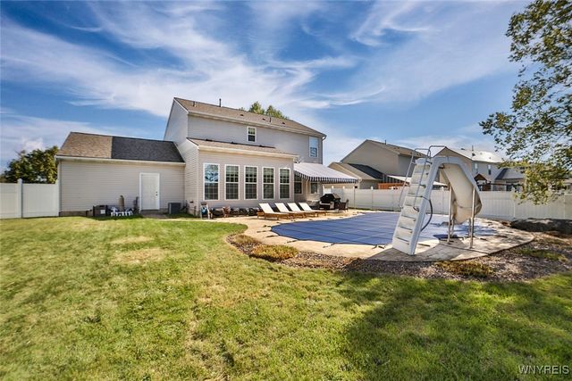 17 Creekwood Drive, Lancaster, NY 14086