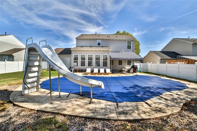 17 Creekwood Drive, Lancaster, NY 14086